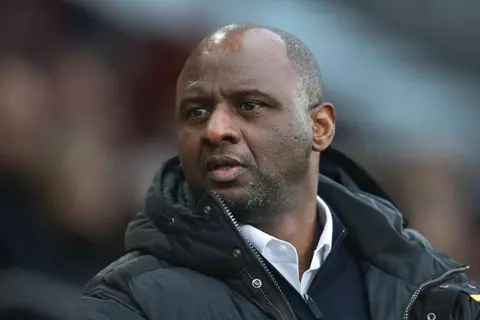 تقارير: فييرا ضمن سداسي مرشح لقيادة روما الموسم المقبل